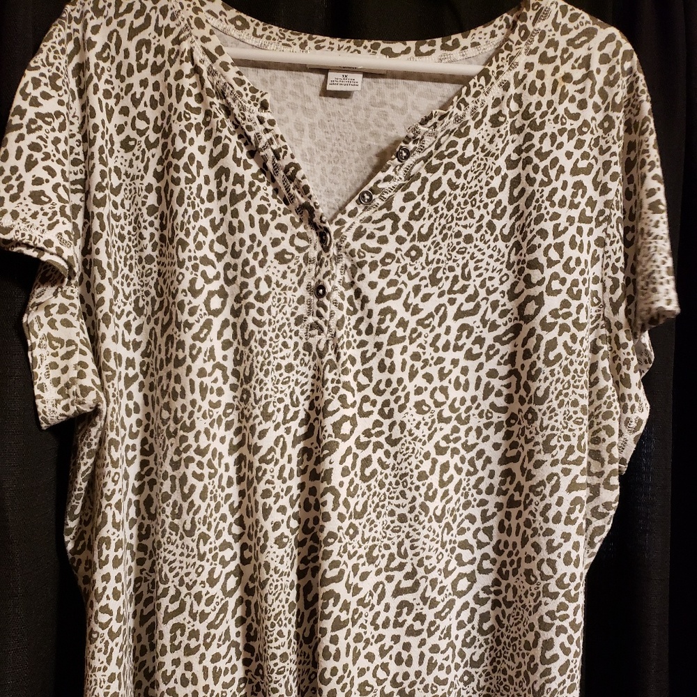 4/15$ BUNDLE DEAL* Liz clairborne shirt